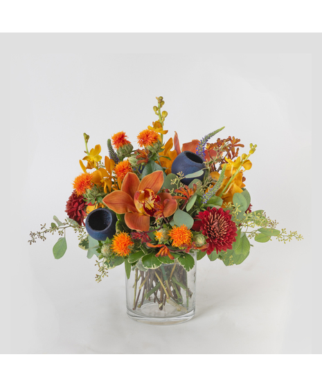 Our Maple & Vine fall arrangement is a rich, textural display that captures the depth and beauty of the season in a stylish 5