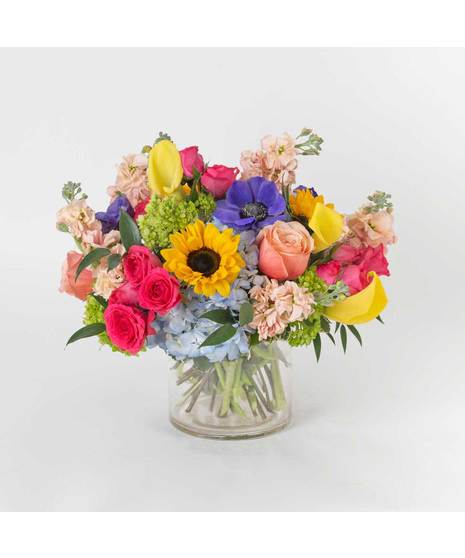 Give Mom the gift of pure beauty with our Divine Garden arrangement! 