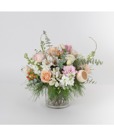 Celebrate the season with our Peppermint Winter arrangement — a refreshing blend of elegance and cheer. 