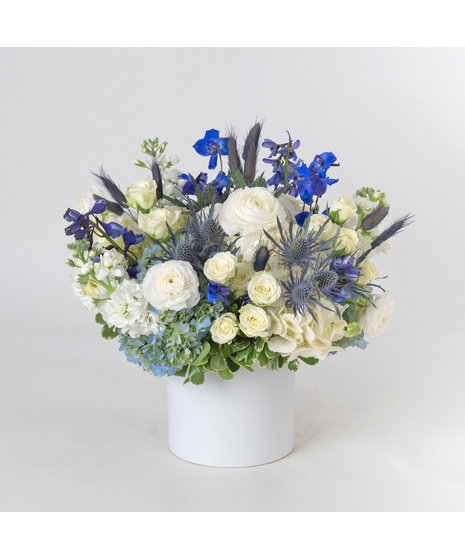 Our Shine Bright arrangement radiates the beauty and joy of Hanukkah with a fresh, modern touch. 